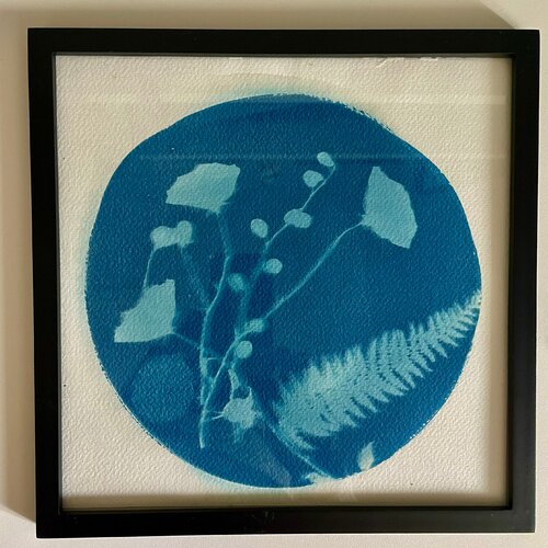Tableau sous-verre avec impression cyanotype végétal bleu