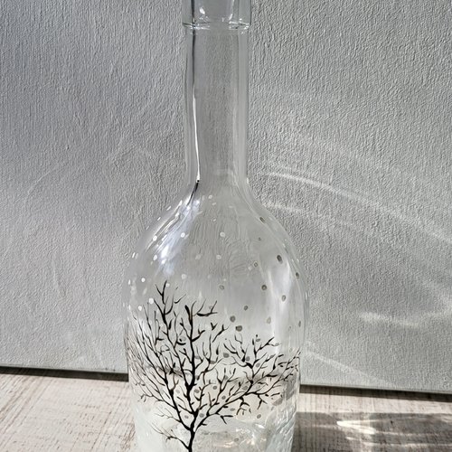 Bouteille en verre peinte motif paysage d’hiver photophore
