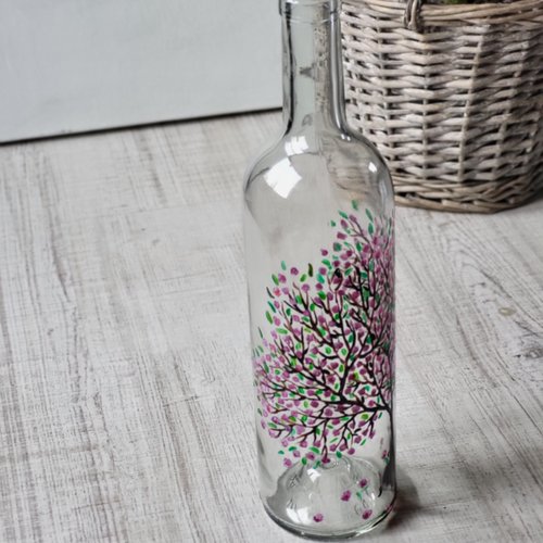 Bouteille en verre peinte cerisier en fleurs  peinture sur verre  peinture naïve  décoration de table  carafe peinte