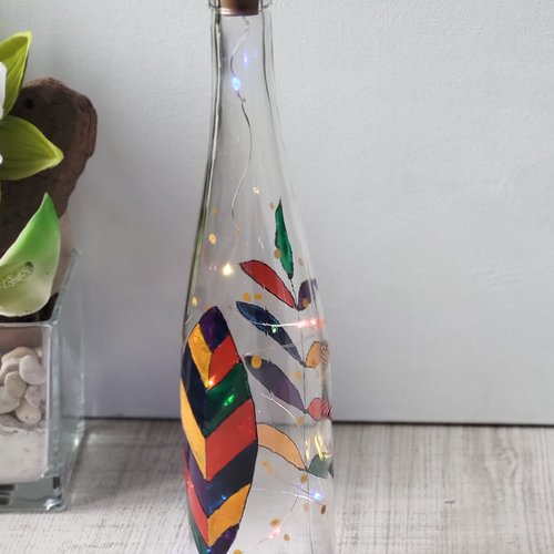 Bouteille en verre peinte motif végétal façon vitrail  carafe en verre  photophore multicolore  soliflore