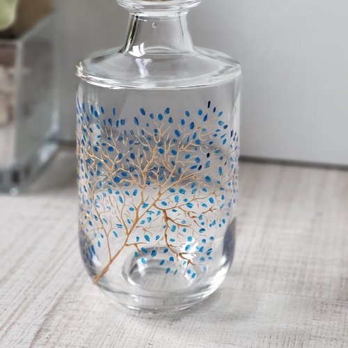 Bouteille en verre recyclée en carafe  bouteille peinte  photophore décoration de table   pendaison de crémaillère