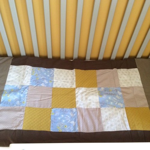 Jolie Couverture Patchwork Dessus De Lit Taupe Banane Et Bleu Pour Bebe Un Grand Marche