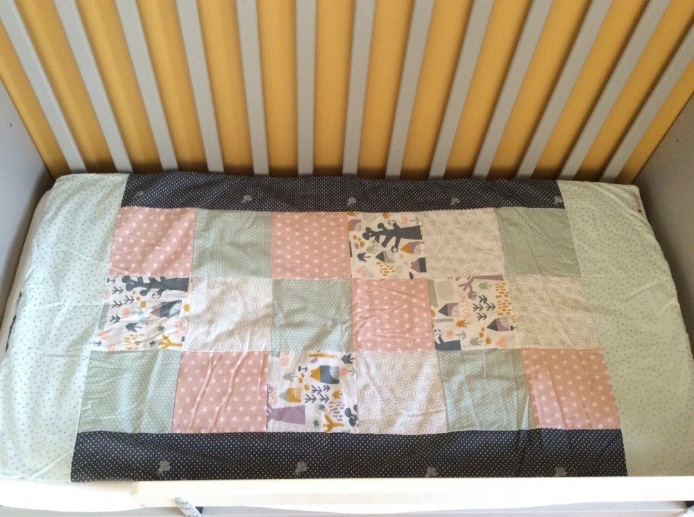 Jolie Couverture Patchwork Dessus De Lit Rose Et Bleu Pour Bebe Un Grand Marche