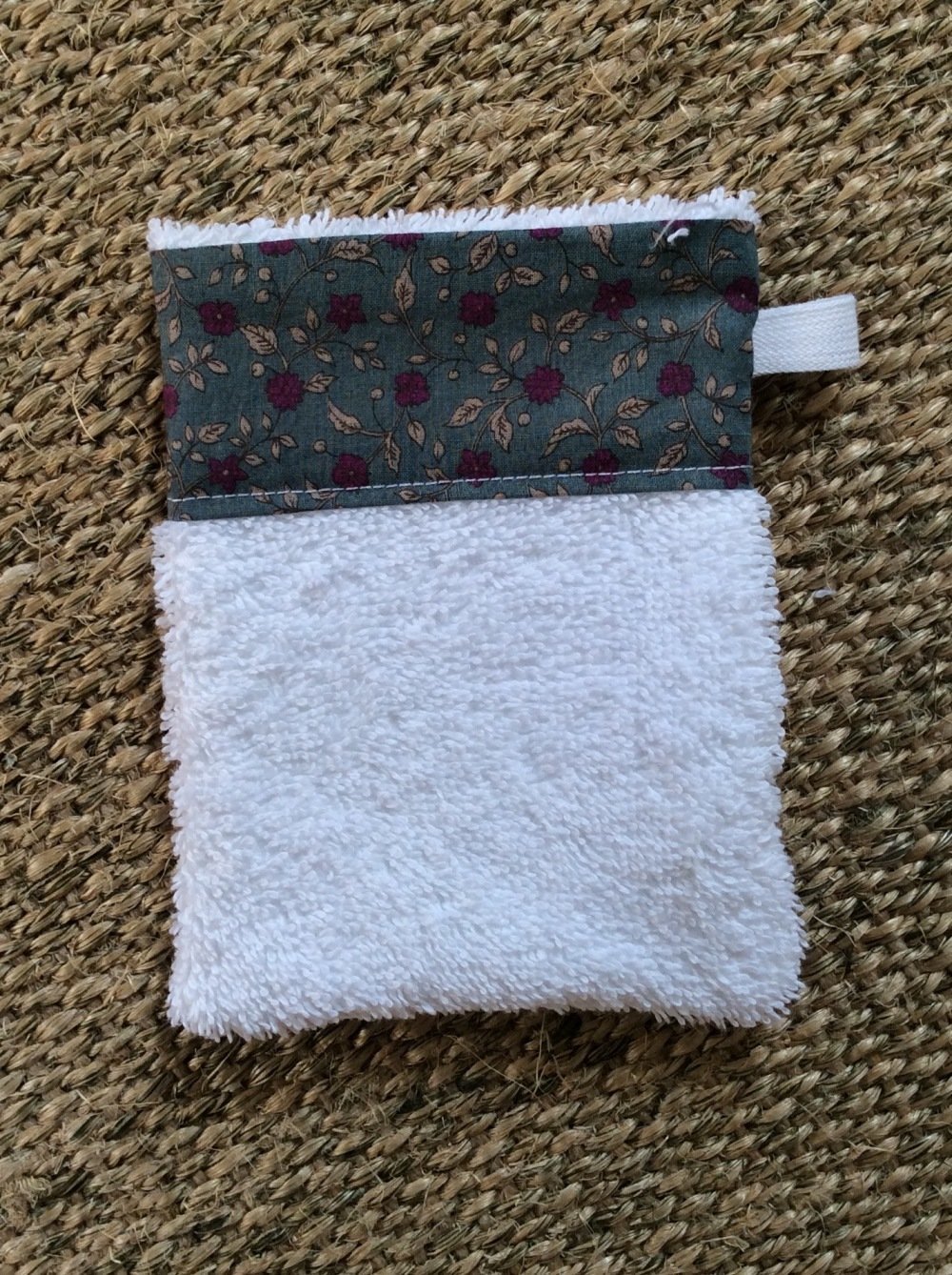 Petit Gant De Toilette Fleurs Prunes Pour Bebe Et Enfant Un Grand Marche