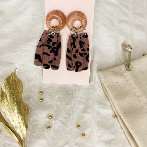 Boucles d'oreilles aloysia en cuir upcyclé rose