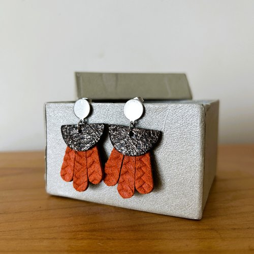 Elea - boucles d'oreilles cuir recyclé noir & rouge