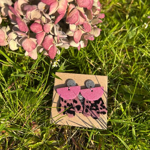 Elea - boucles d'oreilles cuir recyclé rose à motifs
