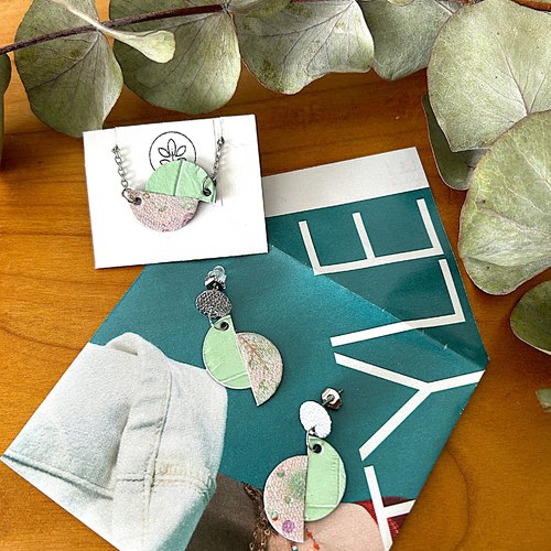 Parure collier + boucles d'oreilles cuir recyclé vert pastel