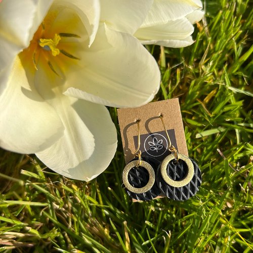 Akebia noir doré - boucles d'oreilles en cuir recyclé
