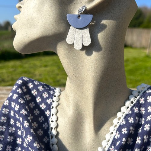 Boucles d'oreilles cuir recyclé bleu pale