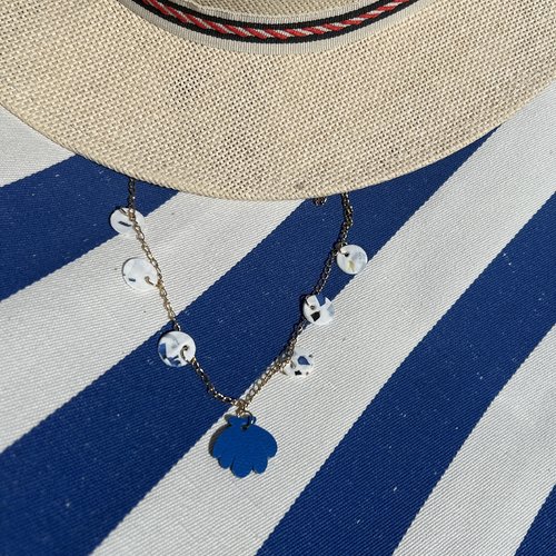 Capsule d'été - seashell - chaine inox, pendentif cuir, breloques plastique - bord de mer