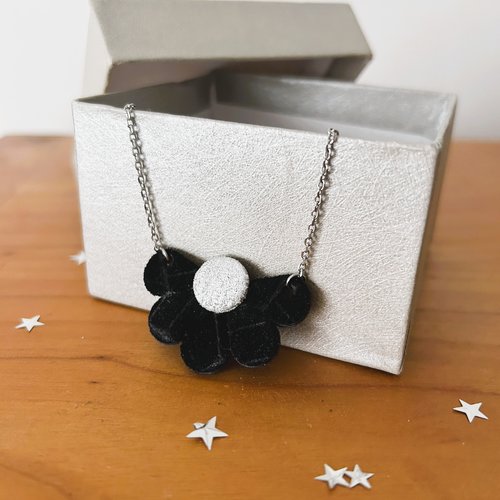 Collier demi fleur - cuir valorisé noir velours argenté brillant