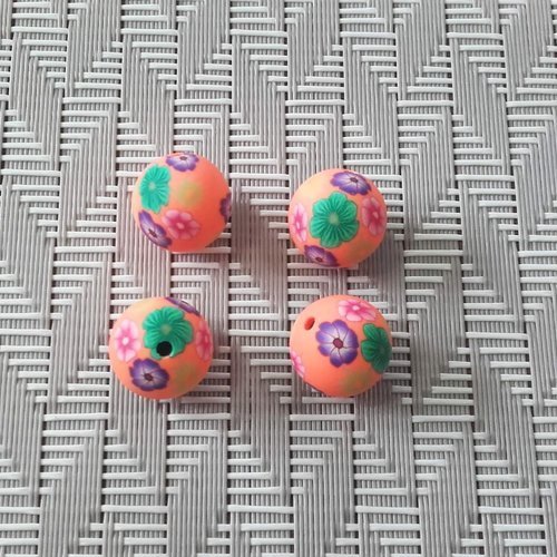 X 4 perles en pâte polymère rondes de 12mm. motifs fleurs sur fond orange fluo. lot de 4.