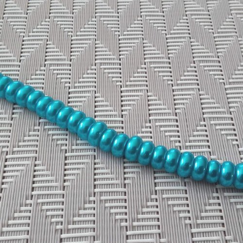 Perles en verre plates bleu turquoise. 6mm x 4mm. lot de 20.
