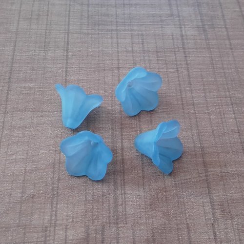 X4 perles fleurs bleues effet givré 14x10mm en acrylique. perles fleurs givrées.