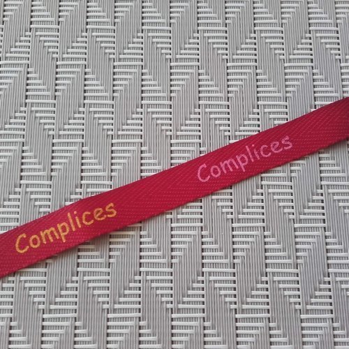1 mètre ruban à message "complices". rouge, orange et rose. amitié.
