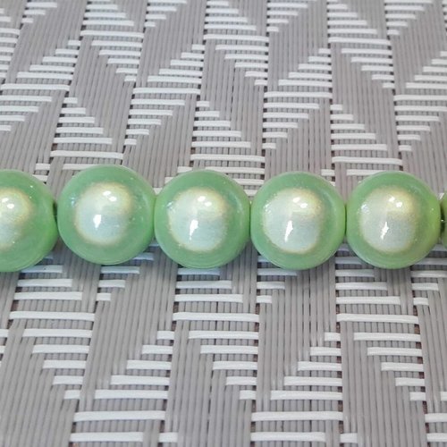 X10 perles magiques, miracles, rondes de 10mm. vert clair.