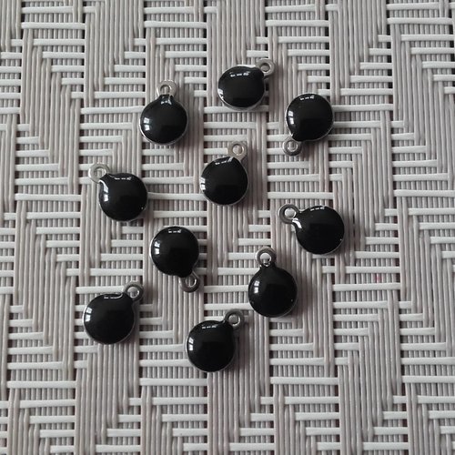10 breloques rondes en acier inoxydable et émail noir. 6mm de diamètre.