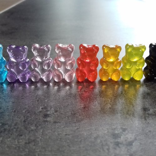 Lot de 8 oursons, nounours, multicolores, en résine. 17mm x 10mm x 7mm env. imitation bonbons :)