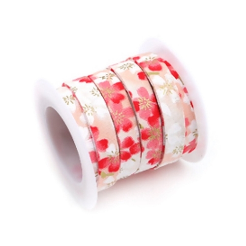 Ruban biais de 10mm de largeur en coton avec fleurs sur fond rose clair et blanc. petites touches de doré. vendu au mètre.