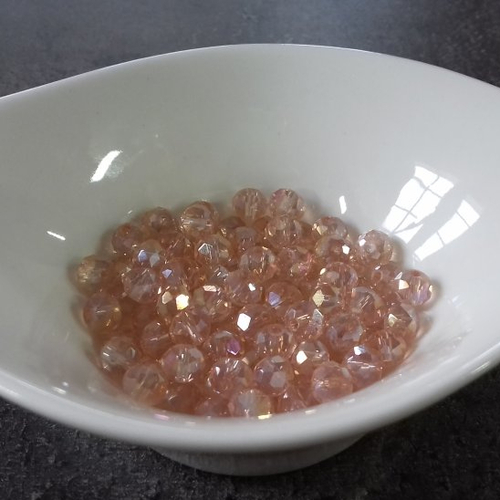 X20 perles en verre cristal à facettes, rondes légèrement aplaties. rose pêche. 6mm x 5mm