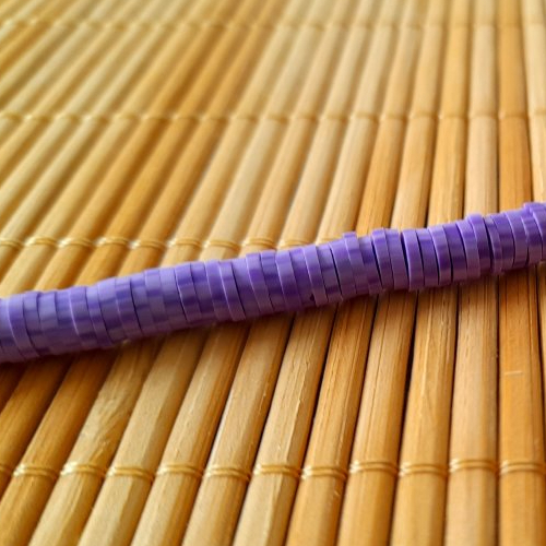 Perles heishi 5mm katsuki en pâte polymère. violet et mauve tacheté, moucheté, marbré, à pois. 1 brin de 40cm.
