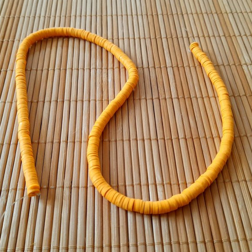 Perles heishi 5mm katsuki jaune safran en pâte polymère. 1 brin de 40cm. tendance printemps eté :)