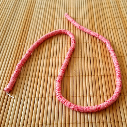 Perles heishi 5mm katsuki en pâte polymère. rose clair et foncé tacheté, moucheté, marbré, à pois.1 brin de 40cm.