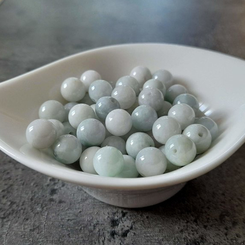 X20 perles de jade glacé de birmanie de grade a de 9 mm. véritables perles naturelles non teintées.