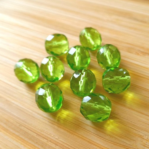 X10 perles à facettes verre de bohème tchèque de grande qualité.10mm. vert péridot