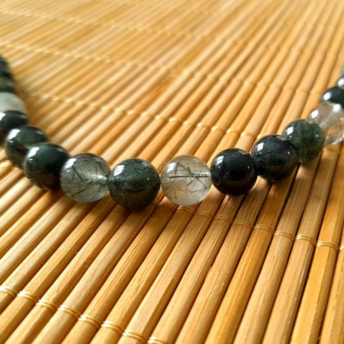 X45 perles de quartz rutile vert grisé très foncé, rare, origine brésil. brin entier de perles naturelles non teintées.