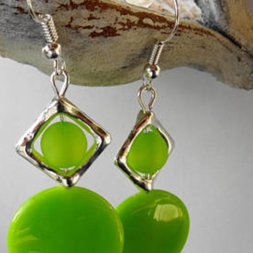 Boucles oreille perles polaris verte  / mariage / fête / cadeau