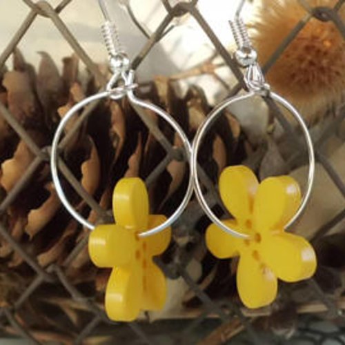 Boucles oreille créole perles fleur jaune  / mariage / fête / anniversaire / cadeau