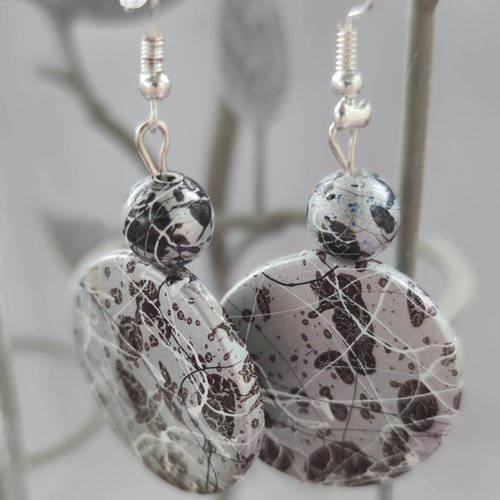 Boucles oreille perles acrylique noire et blanc  / mariage / fête / cadeau