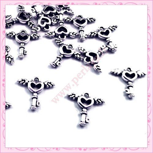 Lot de 10 Breloques clefs en métal couleur argent antique 15.5 x 9 mm