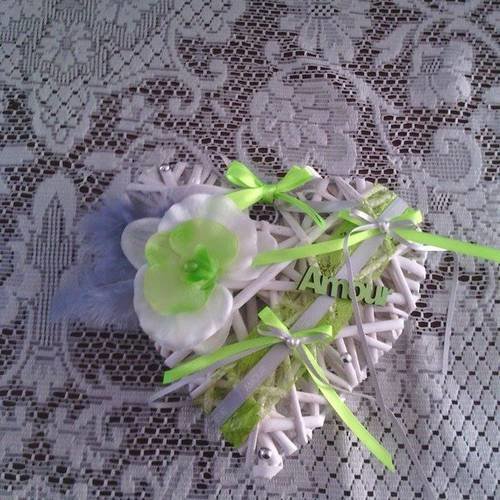 Coussin d'alliance, coeur en rotin  , vert anis , gris et blanc , orchidée 