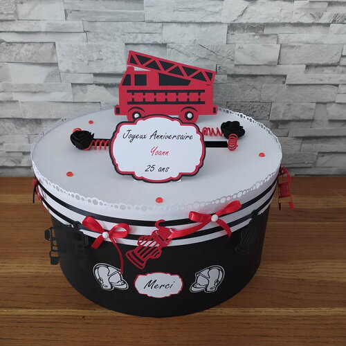 Urne thème pompier pour baptême ou anniversaire