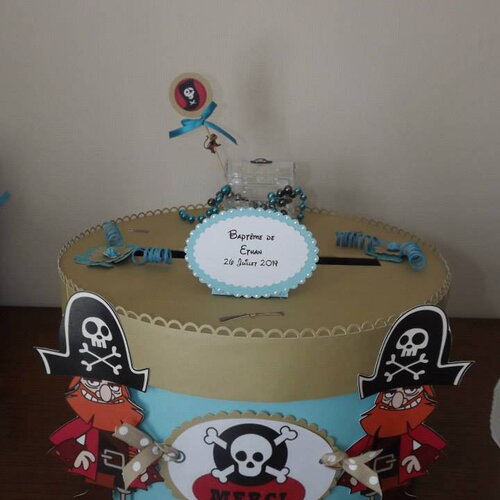 Urne thème pirate pour baptême , anniversaire avec personnalisation