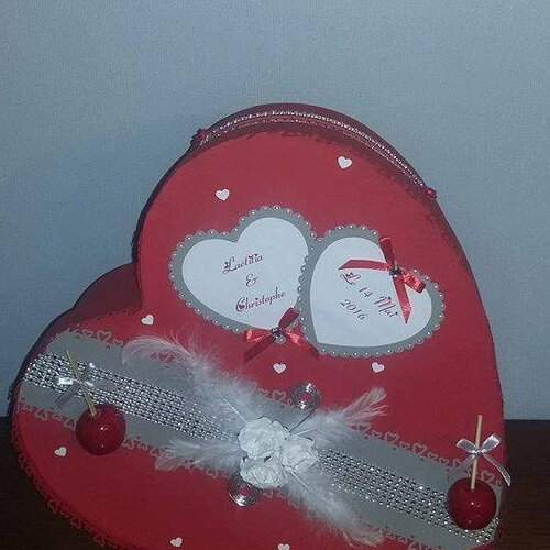Urne forme coeur thème amour , pomme d' amour et strass