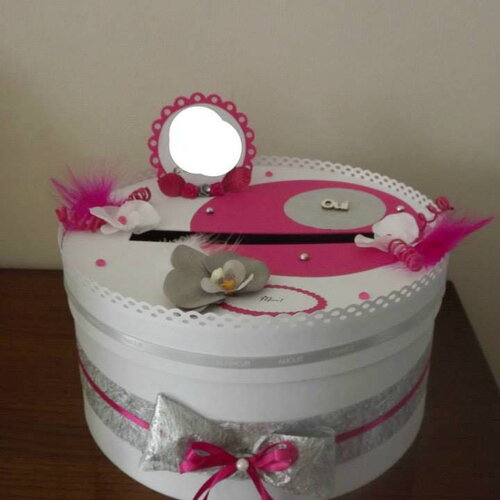 Urne ronde  pour mariage , anniversaire avec personnalisation  couleur , prénom ...