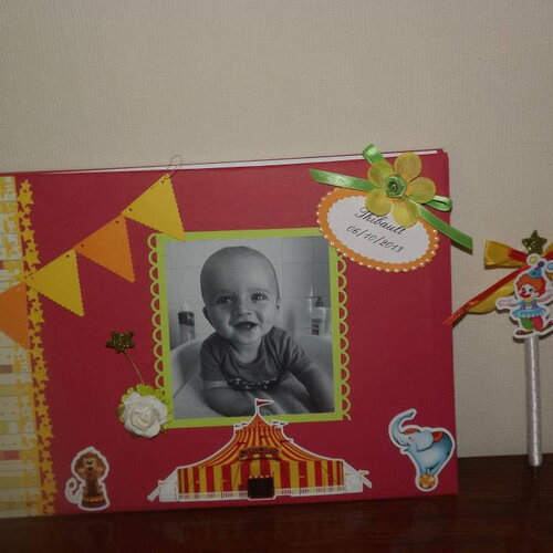 Livre d 'or thème du cirque avec photo , pour baptême ou anniversaire