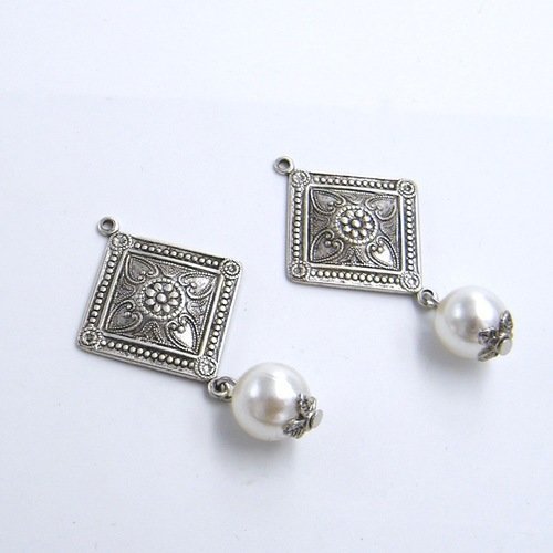 2 pendentifs pour création - loisirs créatifs - laiton argenté - perles nacrées - fait main - pièce unique