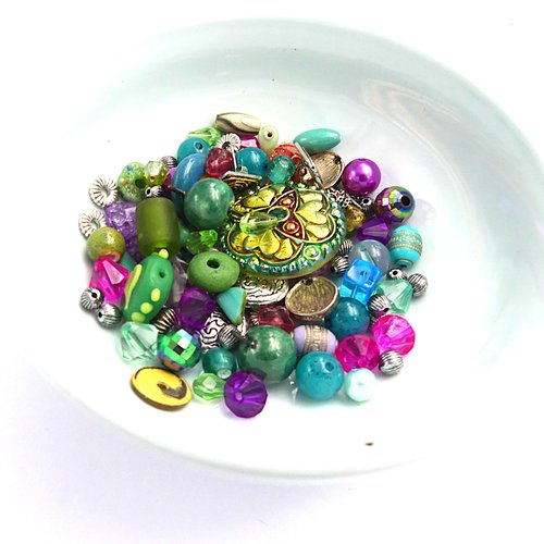 Mélange de 100 gr. de perles, acrylique, céramique, métal argenté, bouton vintage,  mélange unique