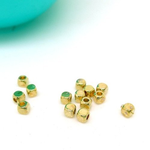 20 perles cubes 3mm métal col doré clair