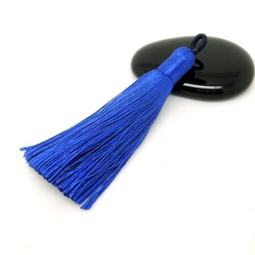 2 pompons 8.5cm fibres polyester bleu outremer imitation soie