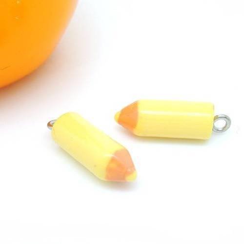 2 breloques crayon col jaune pendentif en résine 