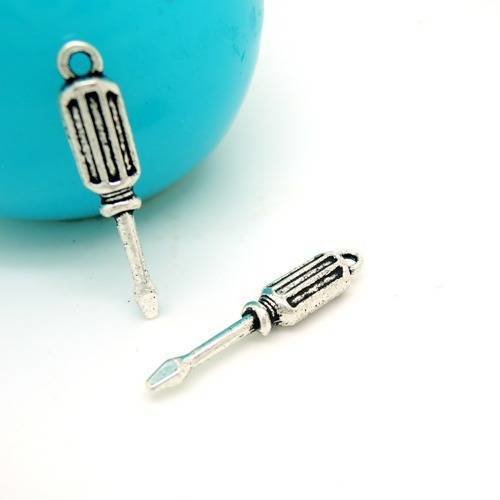 4 breloques pendentifs tournevis 3d en métal argenté 