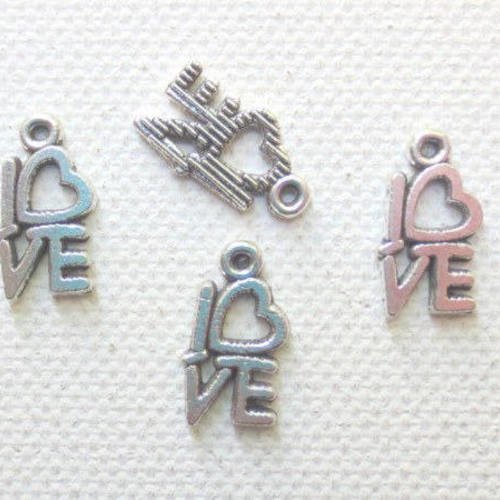5 breloques pendentifs  écriture love  en métal argenté 