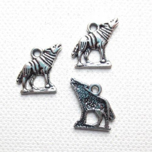 5  breloques pendentifs loup  en métal argenté 