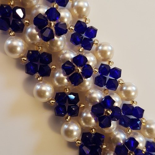 Bracelet manchette en perles de cristal swarovski blanc nacré et bleu cobalt